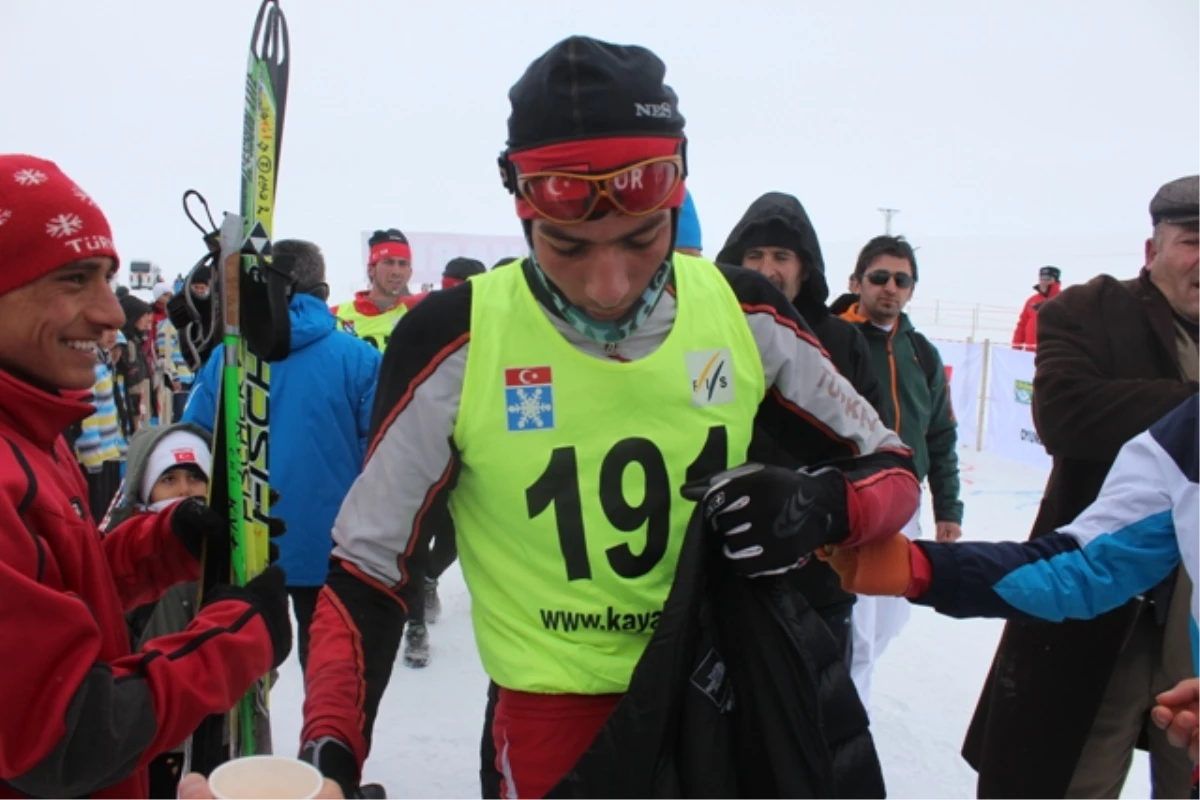Erzurum\' da Ağrı\'lı Kayakçıların Başarısı