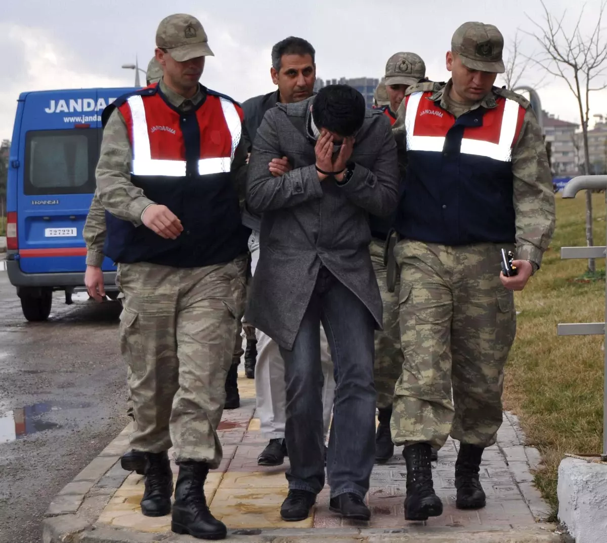 Gaziantep\'te Kaçak Bahis Oynattığı İddia Edilen Şebeke Çökertildi