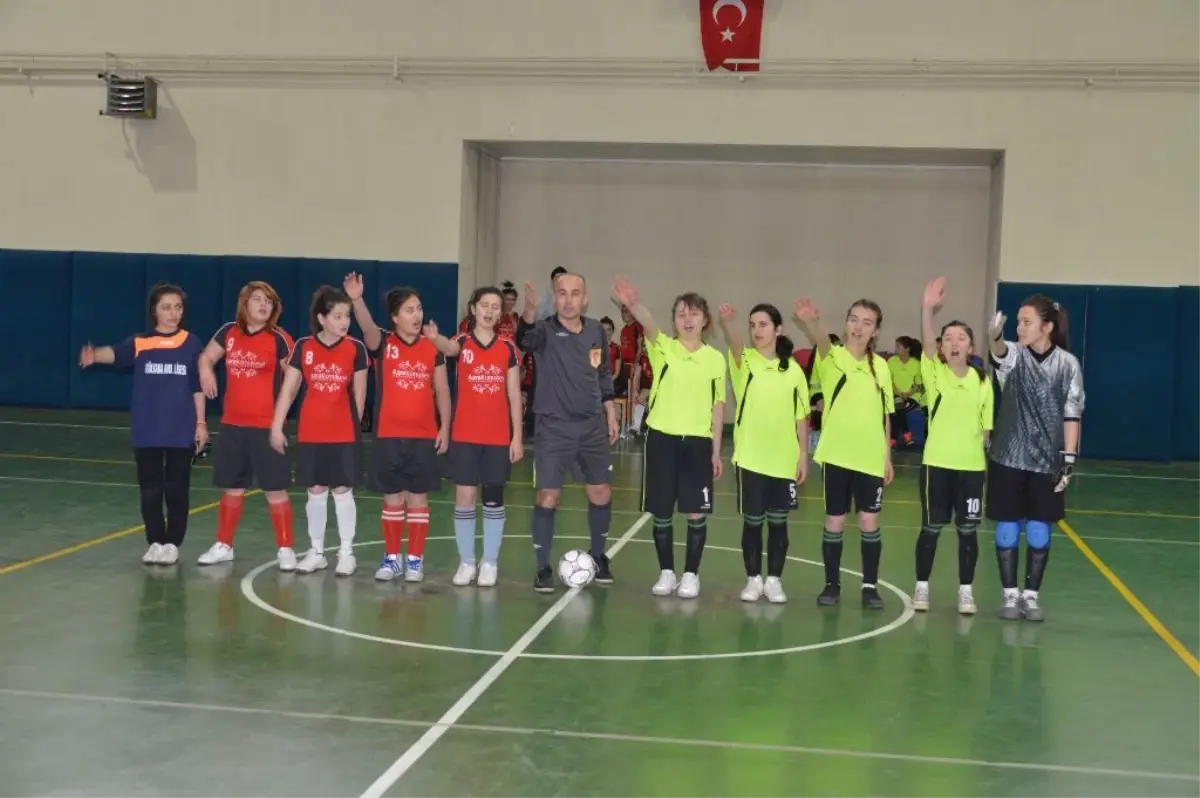 Kaynaşlı Futsala Ev Sahipliği Yapıyor