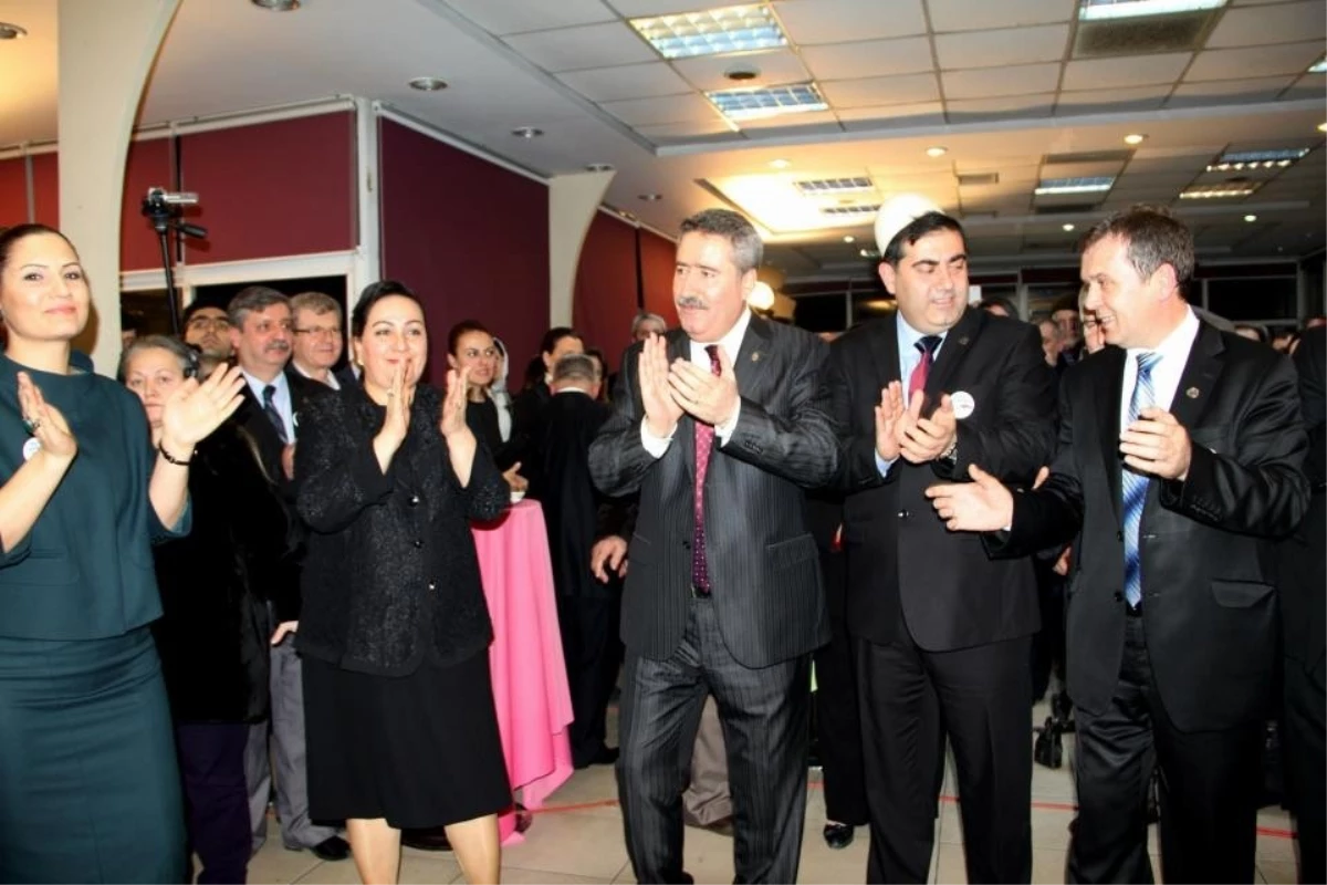 Kosova Cumhuriyet\'nin Beşinci Kuruluş Yılı İzmir\'de Kutlandı