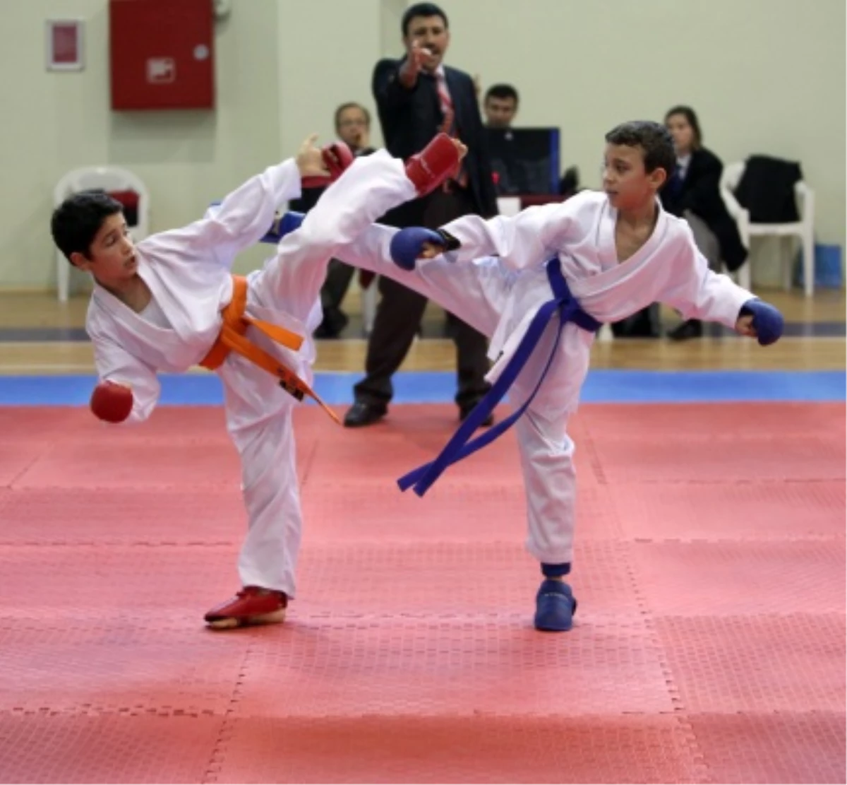Küçük Karateciler Kış Kupası İçin Ter Döktü