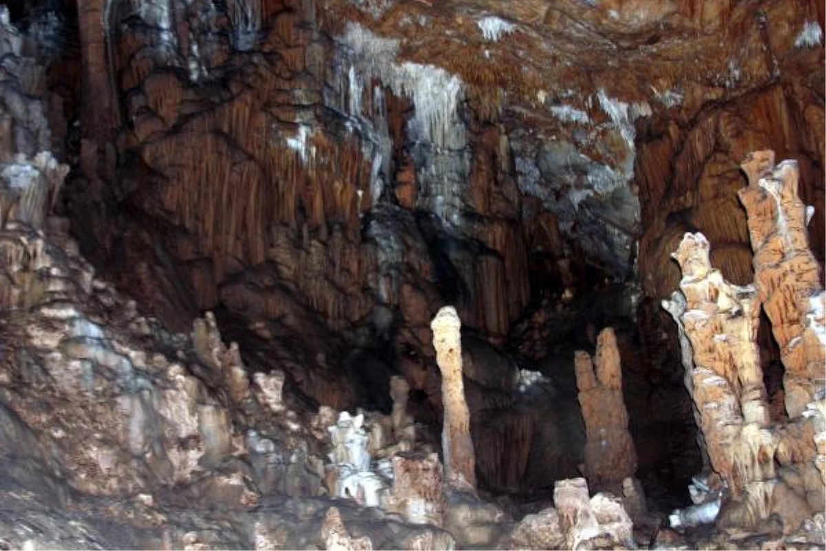 Mersin\'de Doğa Harikası Aynalıgöl Mağarası Turizme Açılıyor