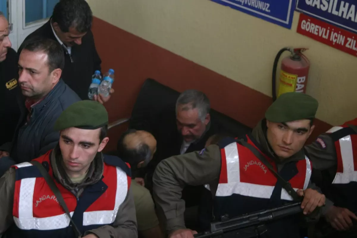 Oğlunun Tabutunu Görünce Kendisini Tutamadı