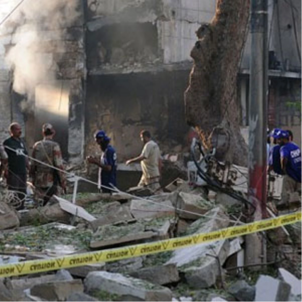 Pakistan\'da Hükümet Binasına Bombalı Saldırı: En Az 5 Ölü