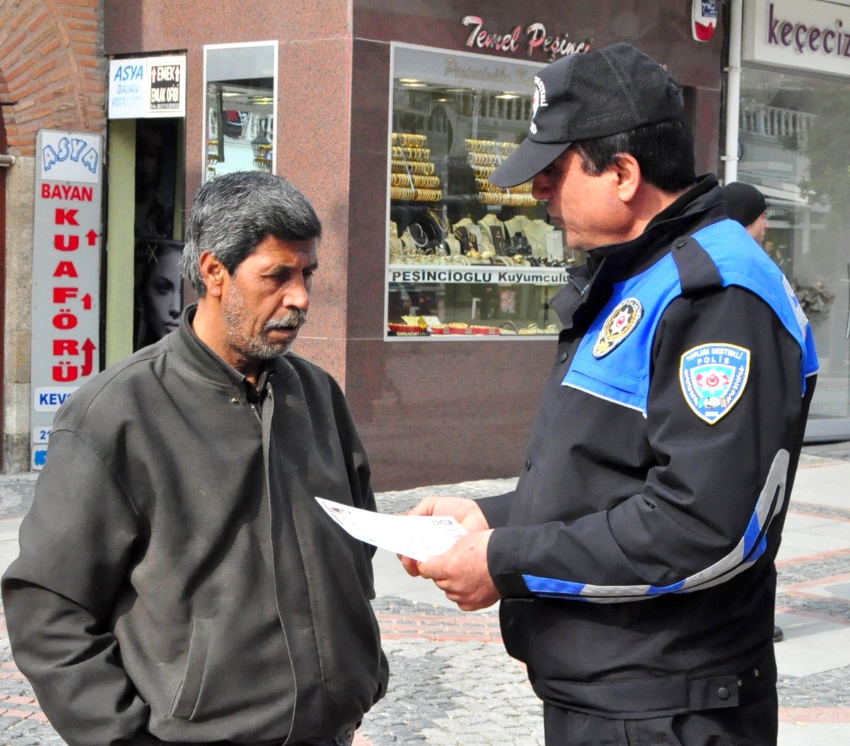 Polisten Dolandırıcılığa Karşı Broşürlü Uyarı