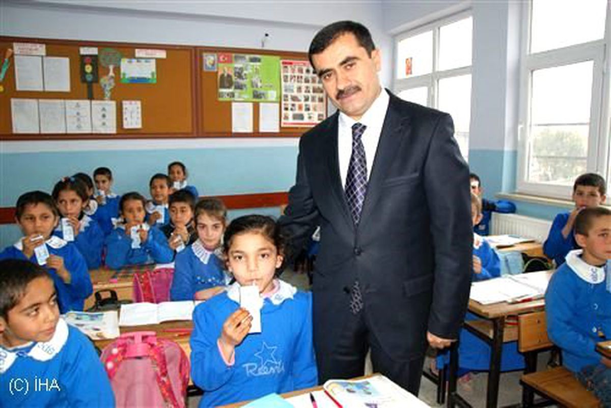 Şanlıurfa\'daki Okullarda Süt Dağıtımı Yapıldı