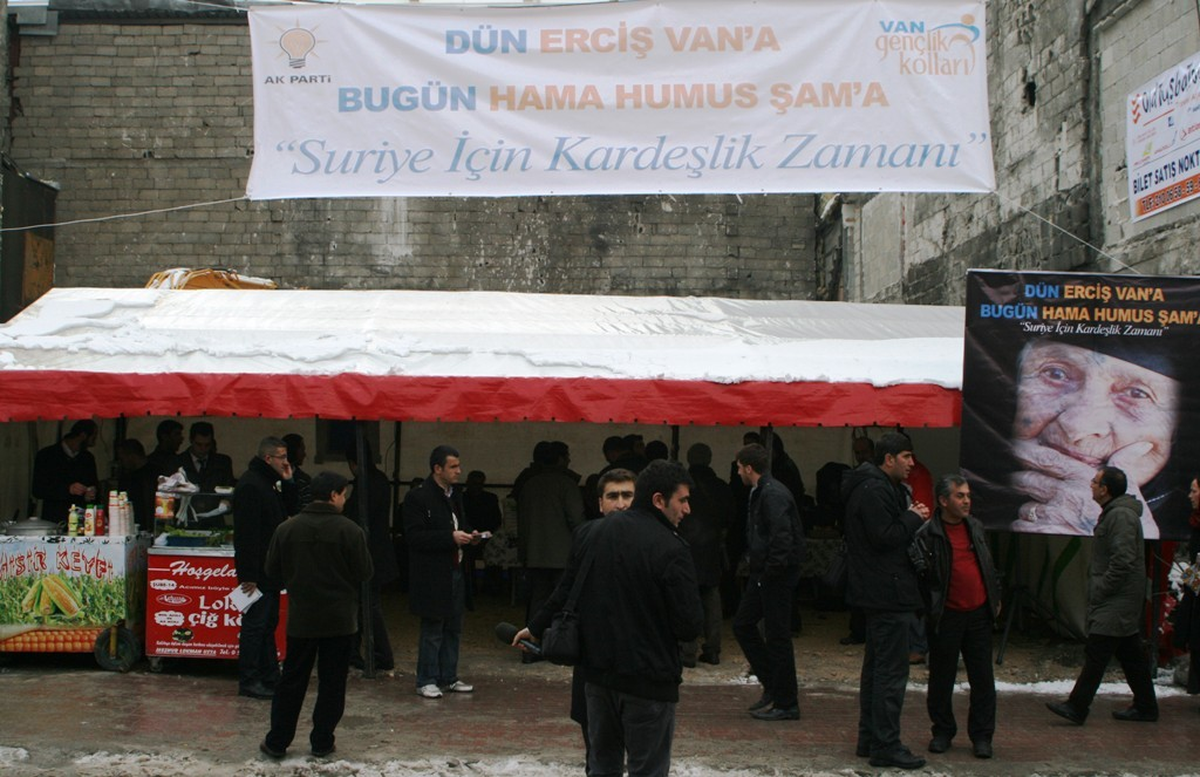 AK Parti\'den Suriye\'ye Yardım Eli