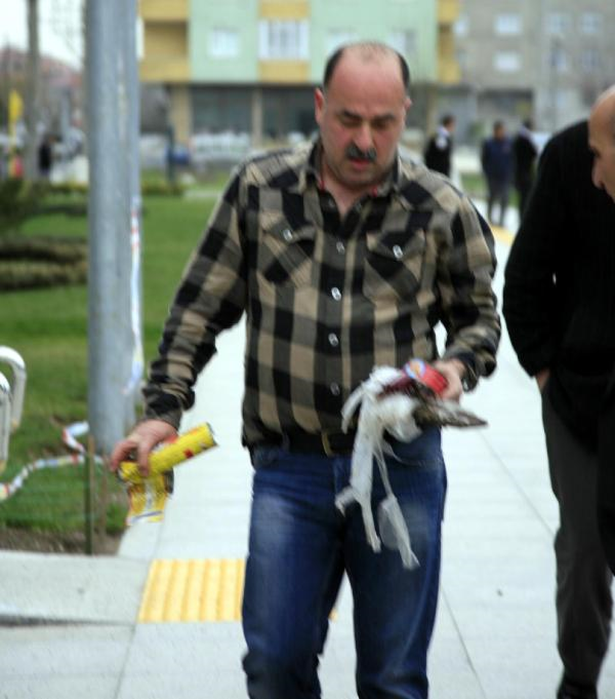 Gebze\'de Belediye Önünde Şüpheli Paket Paniği