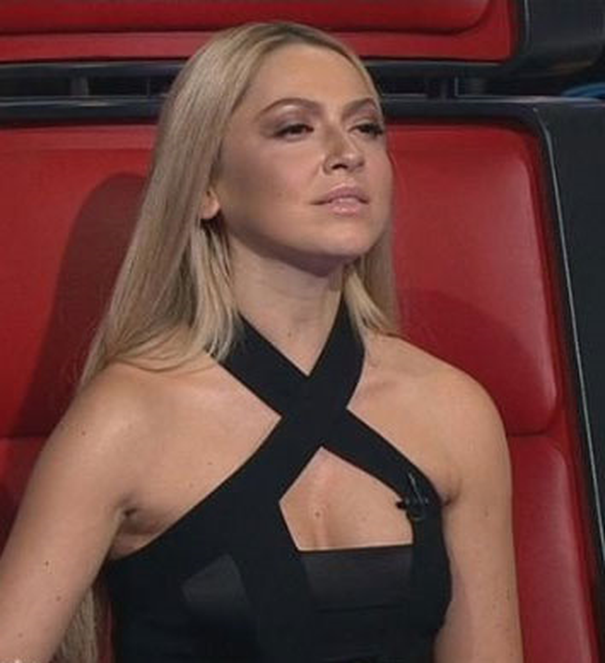 Hadise'nin Göğüsleri Alay Konusu Oldu