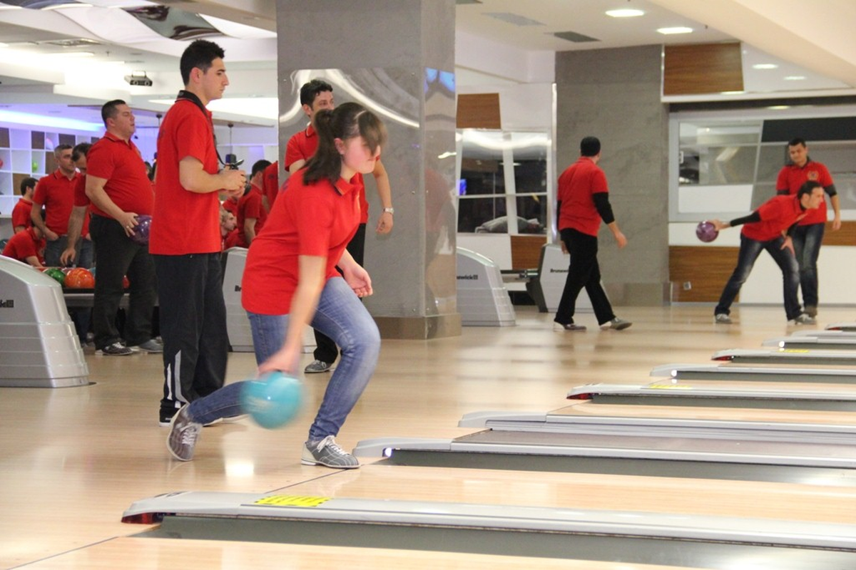 İzmir Emniyeti, Bowling Oynayarak Stres Attı