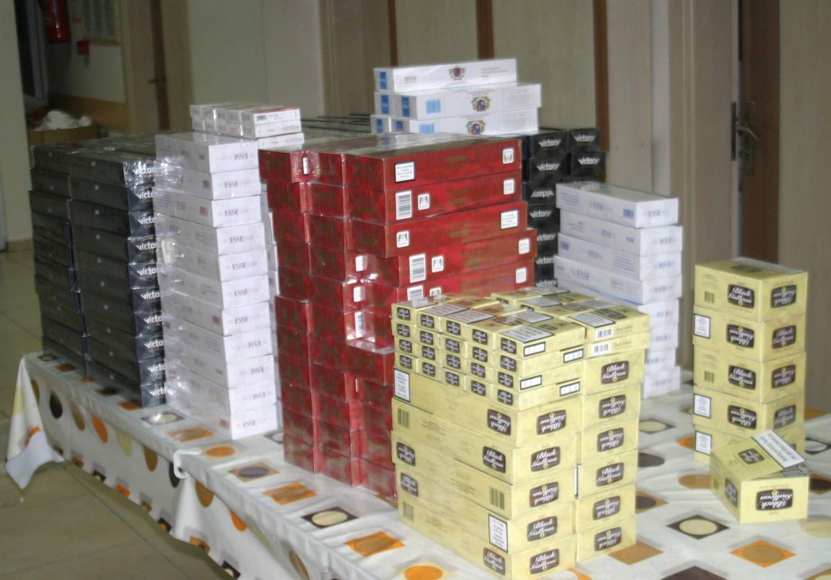 Kaçan Araçtan 10 Bin Paket Kaçak Sigara Çıktı