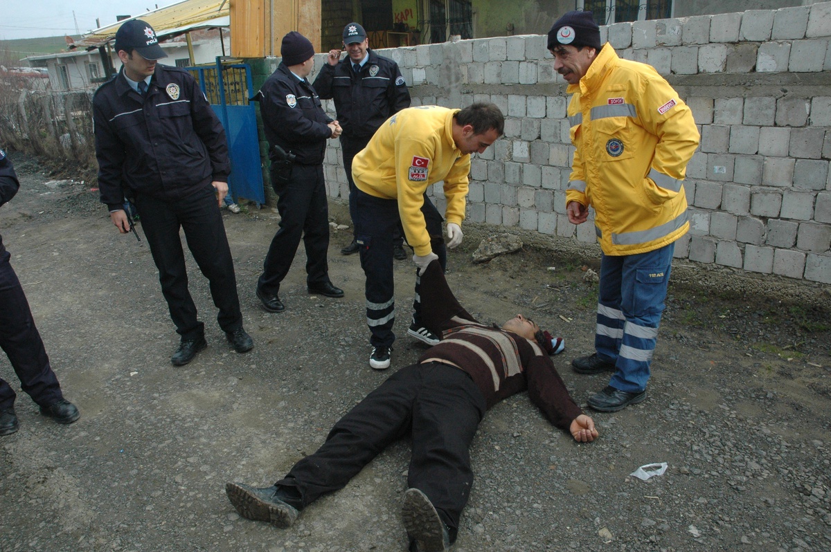 Kaçan Kızının Ardından Üzerine Benzin Dökerek İntihar Girişiminde Bulundu