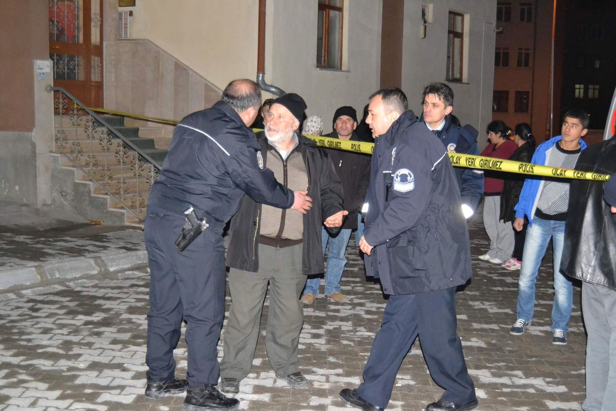 Kayseri\'de 8. Kattan Düşen Şahıs Hayatını Kaybetti