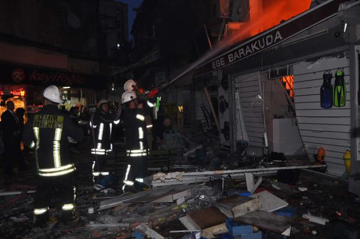 Kemeraltı\'ndaki Patlamanın Nedenini Bomba Uzmanları Çözecek