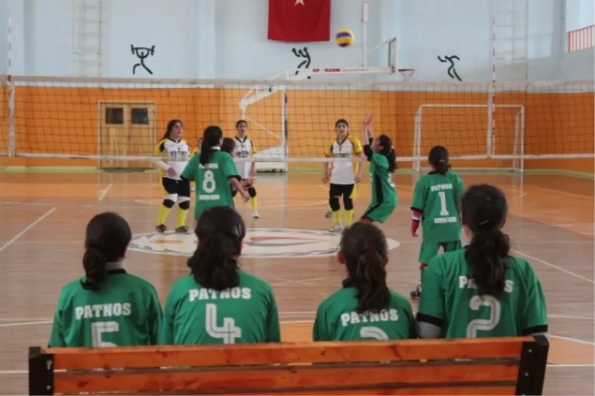 Küçükler Voleybol Grup Müsabakaları Başladı