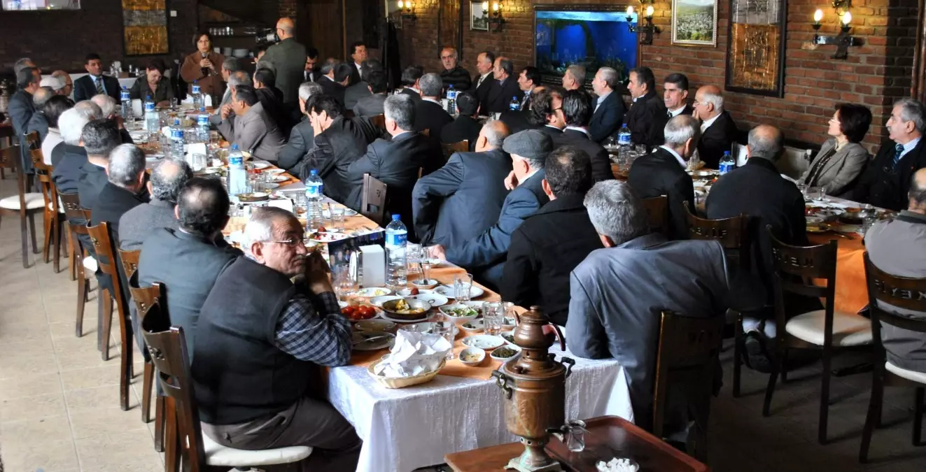 Muhtarlar Belediye ve PTT'yi Vekillere Şikayet Etti