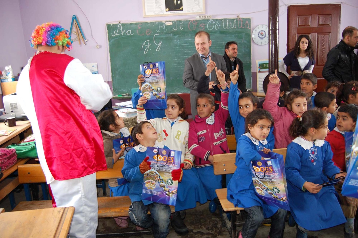 Tiyatro Köy Çocuklarının Ayağına Gidiyor
