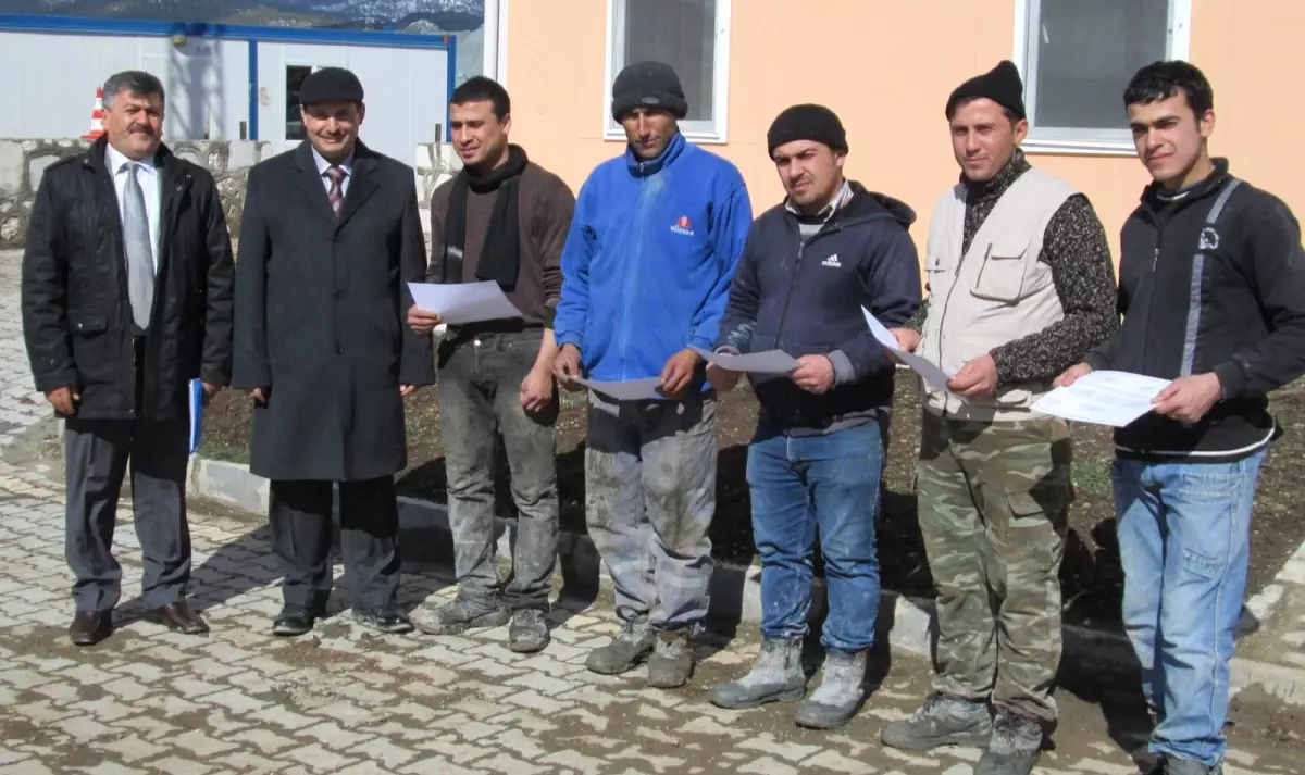 Tefenni\'de Madencilik Kursunda Başarılı Olan Kursiyerlere Sertifika Verildi