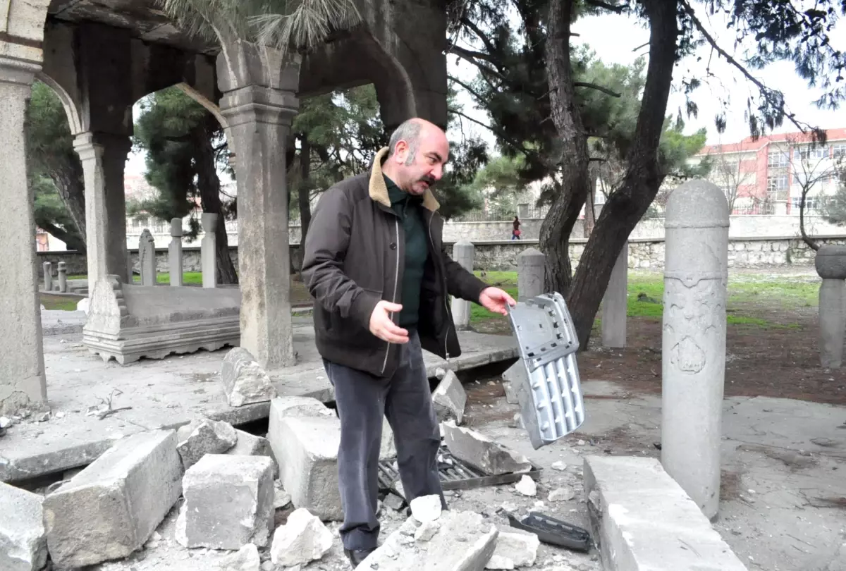 Zarar Gören Tarihi Mezarlık Belediye Tarafından Onarılacak