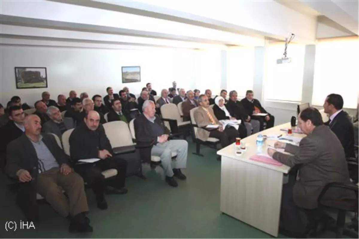 Ahlat\'taki Dernek Yöneticilerine Seminer Verildi