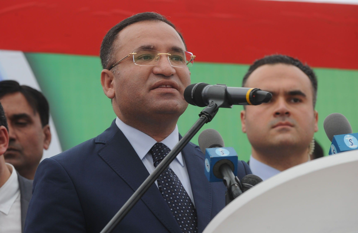 Başbakan Yardımcısı Bozdağ: Obama\'nın Zavallı Bir Durumu Var