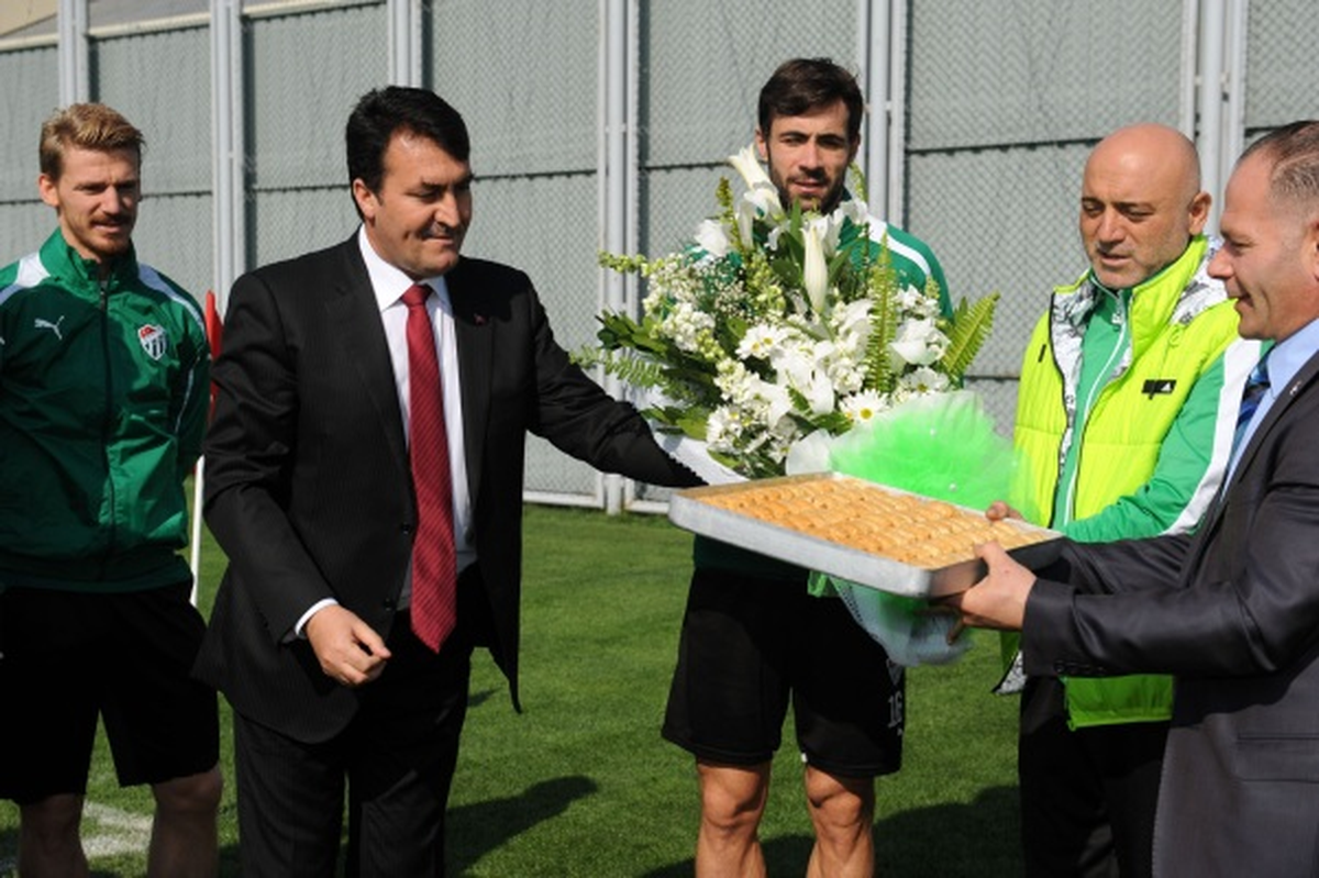 Başkan Dündar Bursaspor\'u Ziyaret Etti