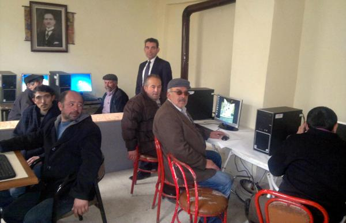 Bilgisayar Eğitimi Gören Köylü, \'Bilişim Teknolojisi\' Kullanacak