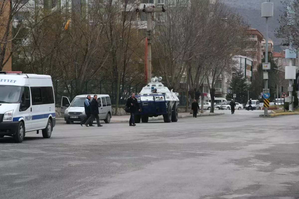 Bmc İşçileri Ankara\'ya Giderken Afyonkarahisar\'a Uğradı