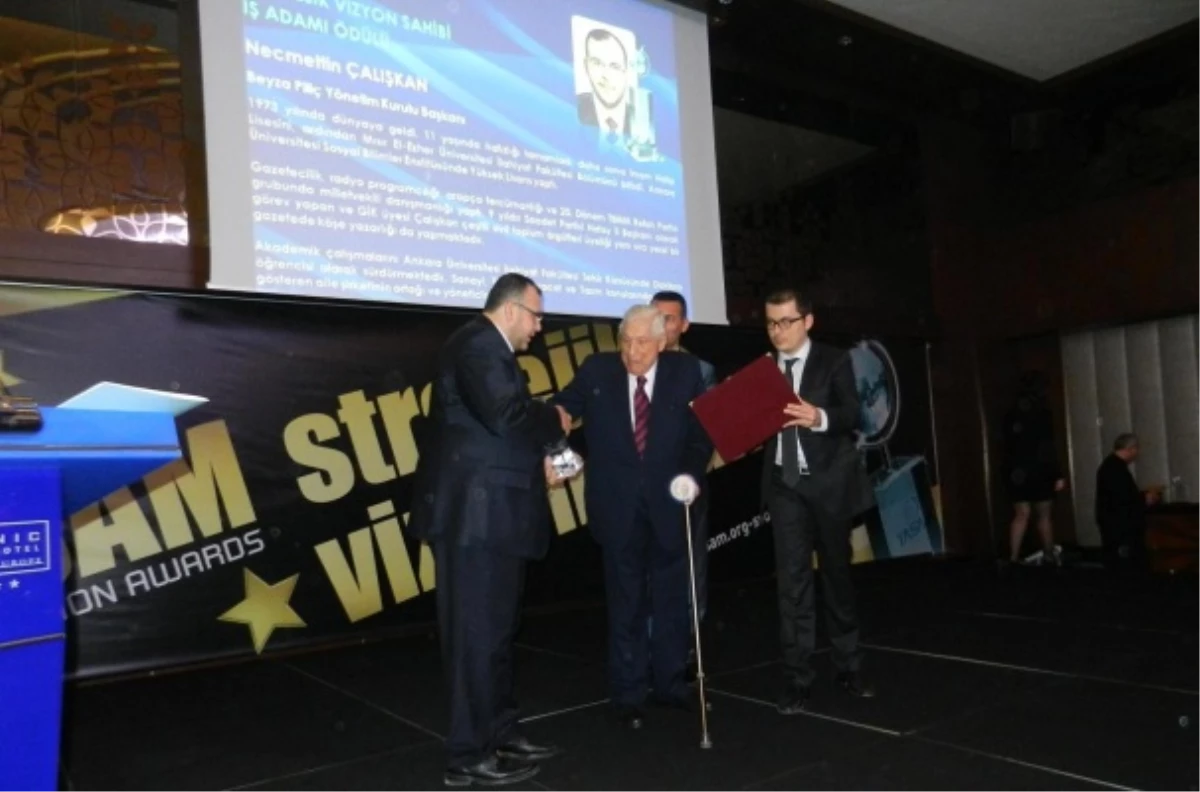 Çalışkan\'a Yılın Stratejik-Vizyon Sahibi İş Adamı Ödülü