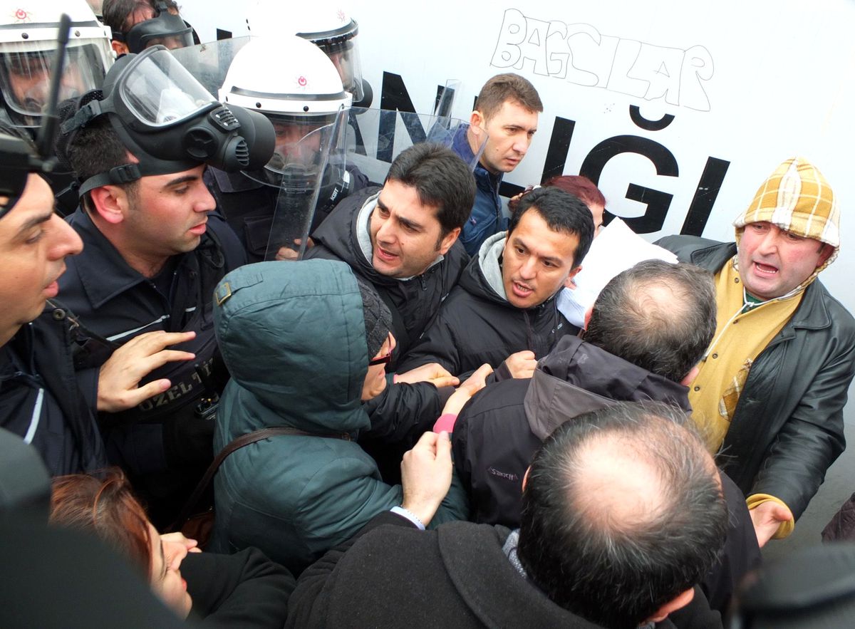 Dhkp-C Operasyonlarını Protesto Eden Gruba Müdahale