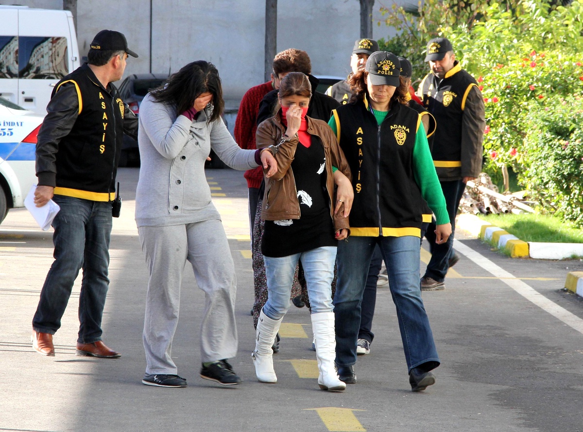 "Çok Güzel Bir Kız Var At Gibi"