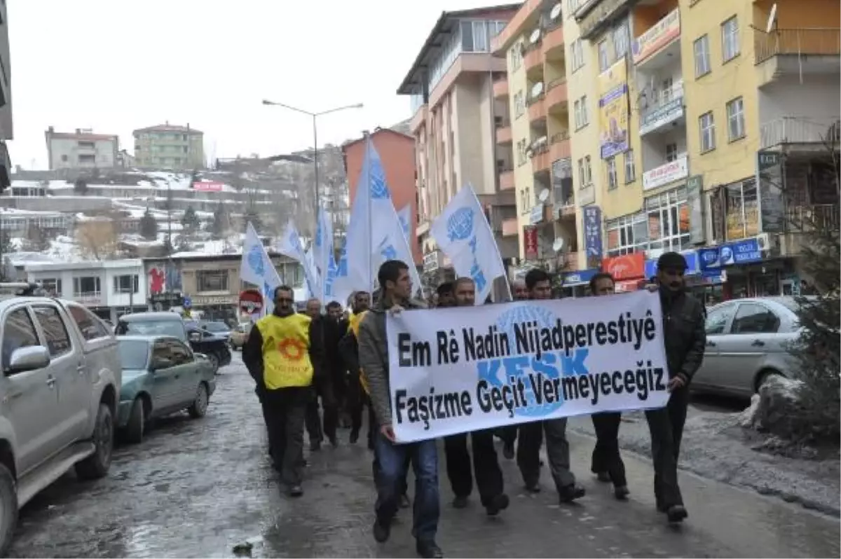 Hakkari\'de Kesk Üyeleri Gözaltıları Protesto Etti