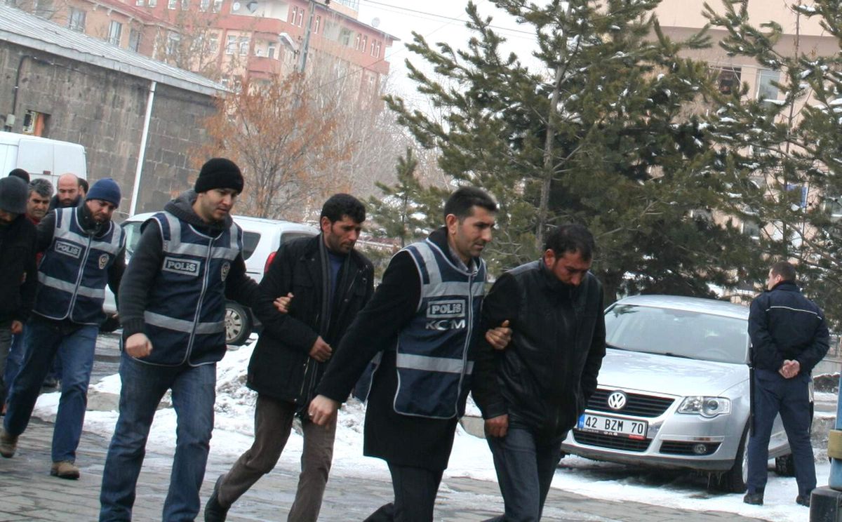 Kars\'ta Örgütlü Sigara Kaçakçılığı Yapan 6 Şüpheli Adliyeye Sevk Edildi