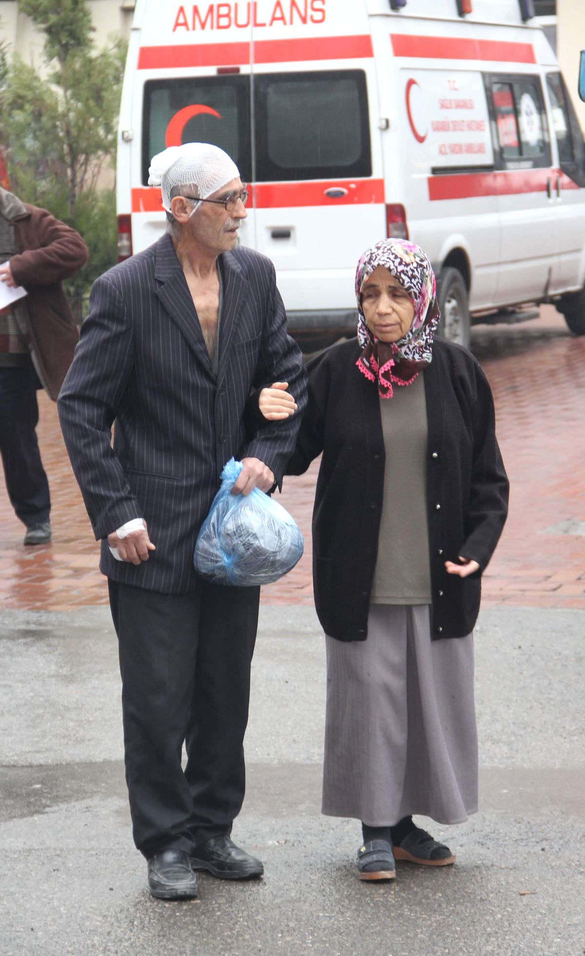 Anne ve Babasını Maşayla Hastanelik Etti