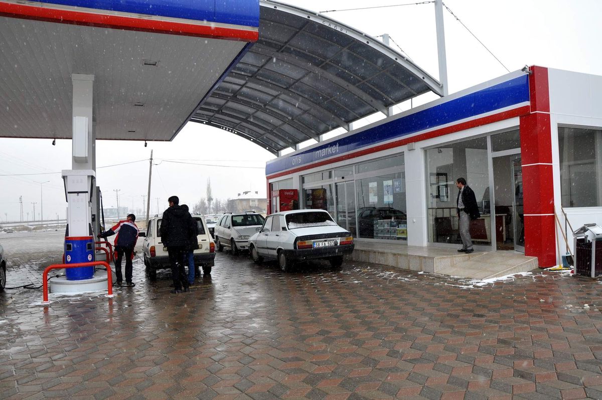 Sahte Parayla Yakıt Alan Şüpheliler Mobese\'de