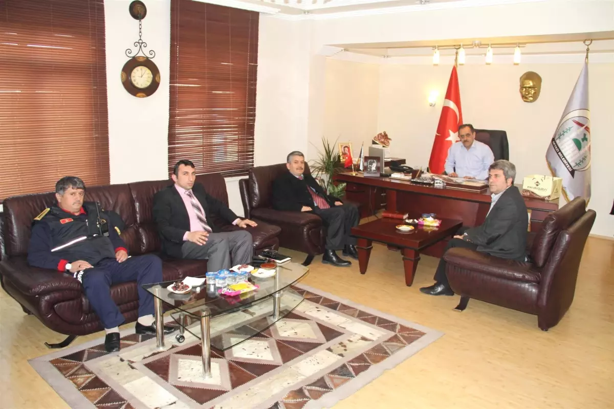 Sakarya Büyükşehir Belediyesi İtfaiye Daire Başkanı Yusuf Çelebi\'den Başkan Yazıcı\'ya Ziyaret