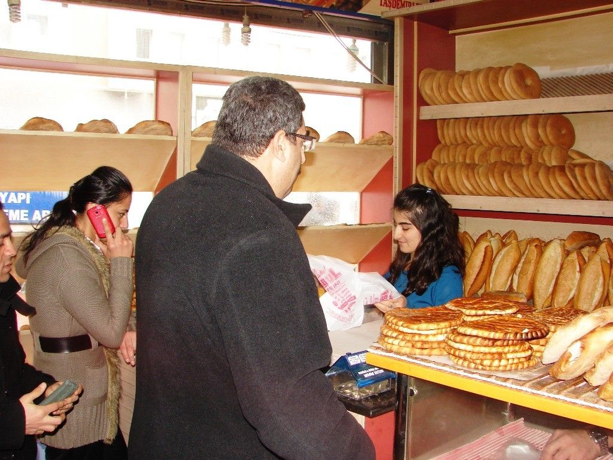 Salihli\'de Ekmek 50 Kuruşa Düştü