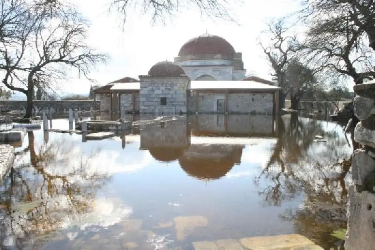 Tarih Sular Altında