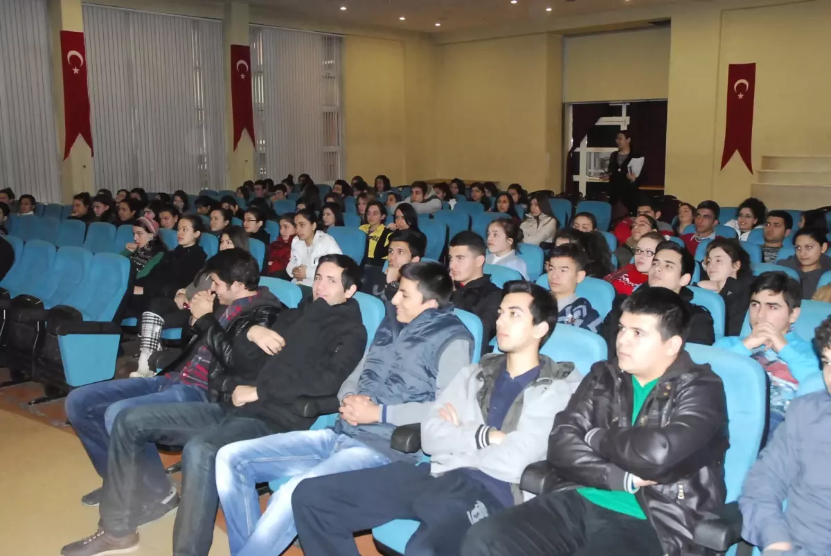 Tomluk Destekli Polisten Lise Öğrencilerine Seminer