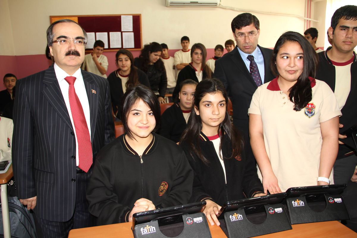 272 Öğrenciye Tablet Bilgisayar Dağıtıldı