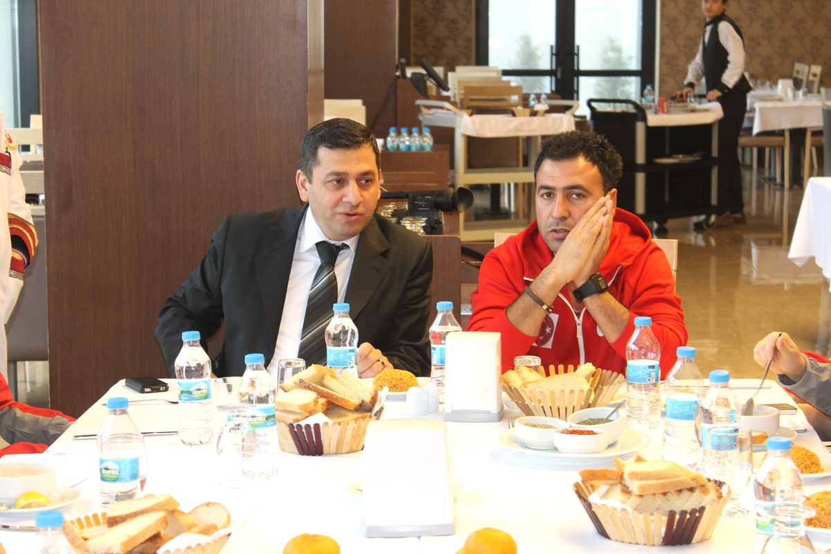 Aibü Highway Outlet Bayan Hokey Takımı Portekiz\'e Gitti