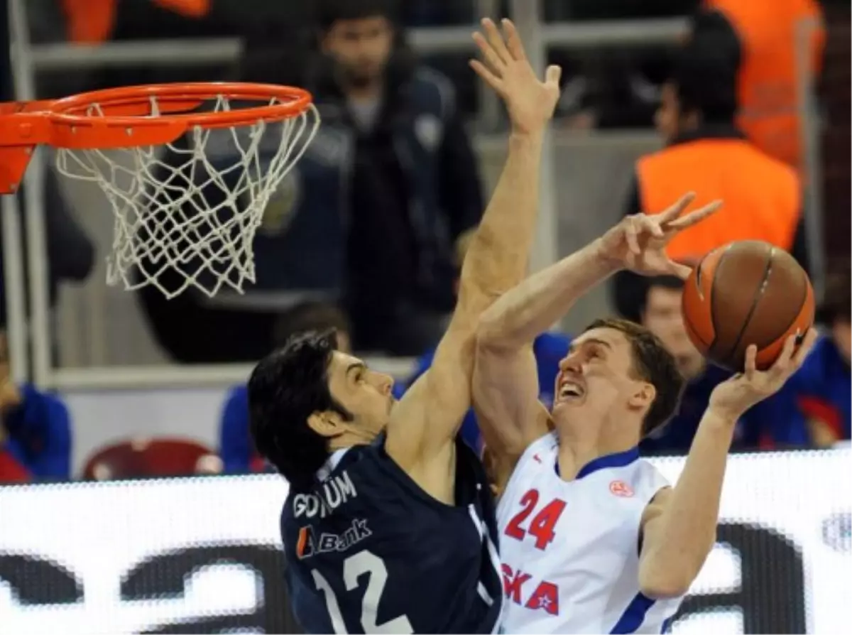 Anadolu Efes ile Cska Moskova 19. Randevuda