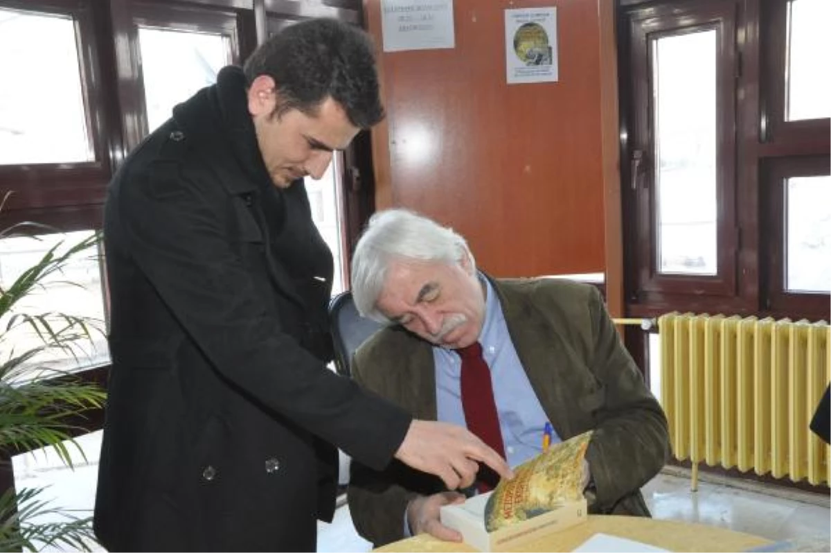 Cengiz Çandar, Hakkari\'de Konferansa Kürtçe Başladı
