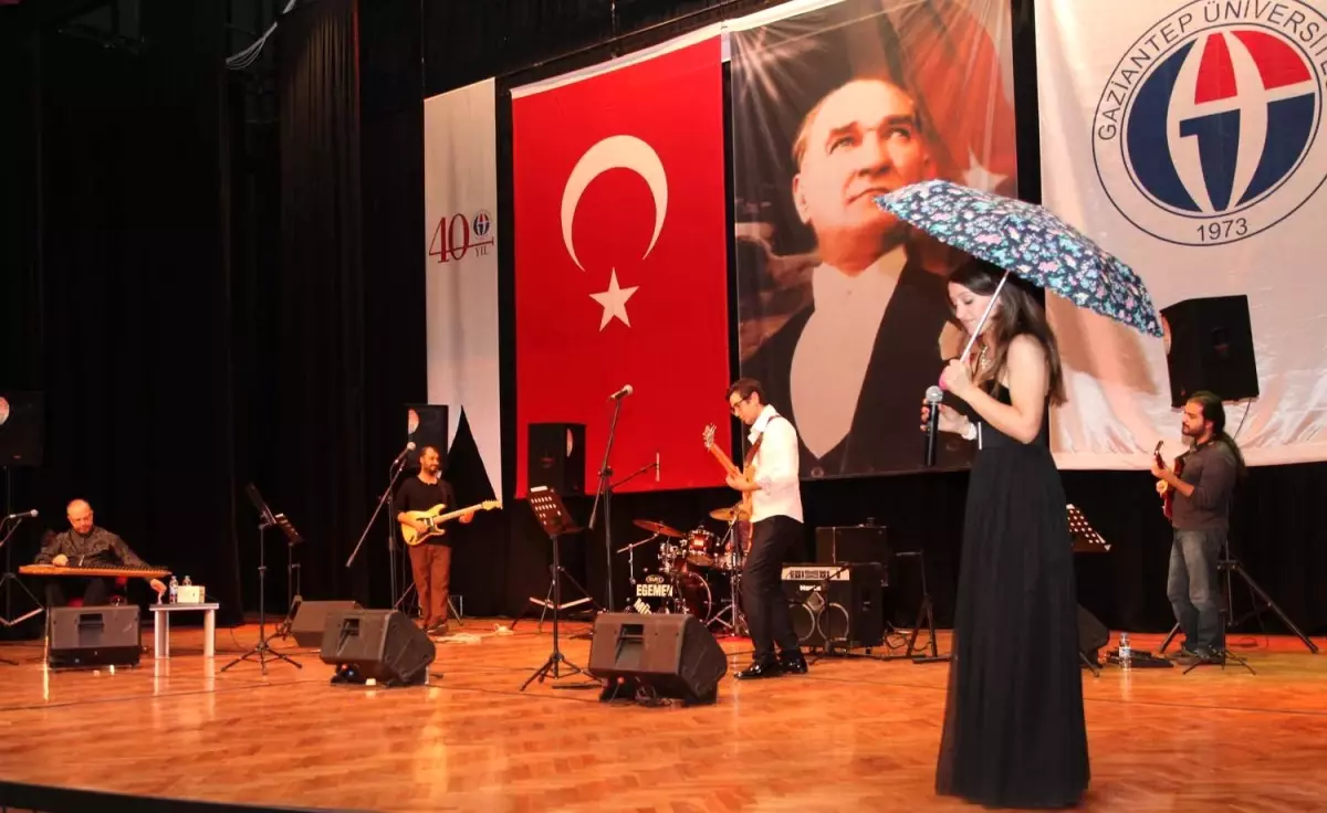 Gaün\'de "Göksel Baktagir & Komşu" Tarafından Muhteşem Konser