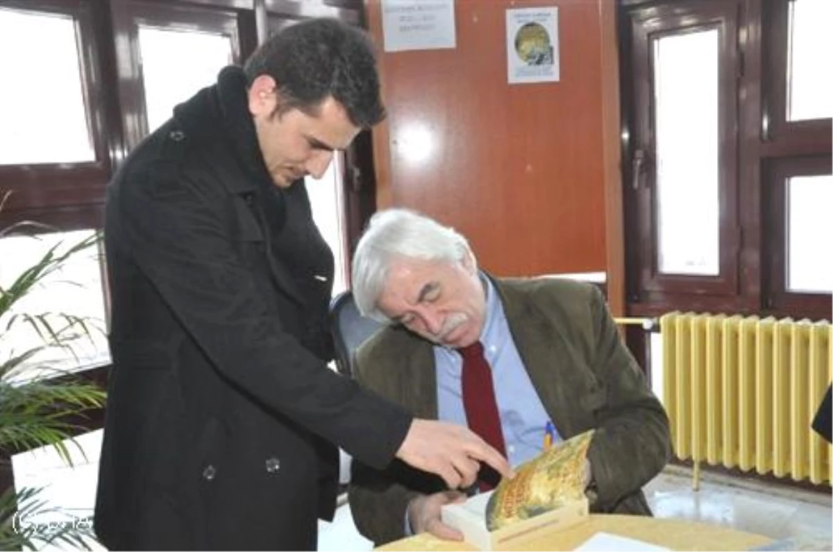 Hakkariekcengiz Çandar, Hakkari\'de Konferansa Kürtçe Başladı