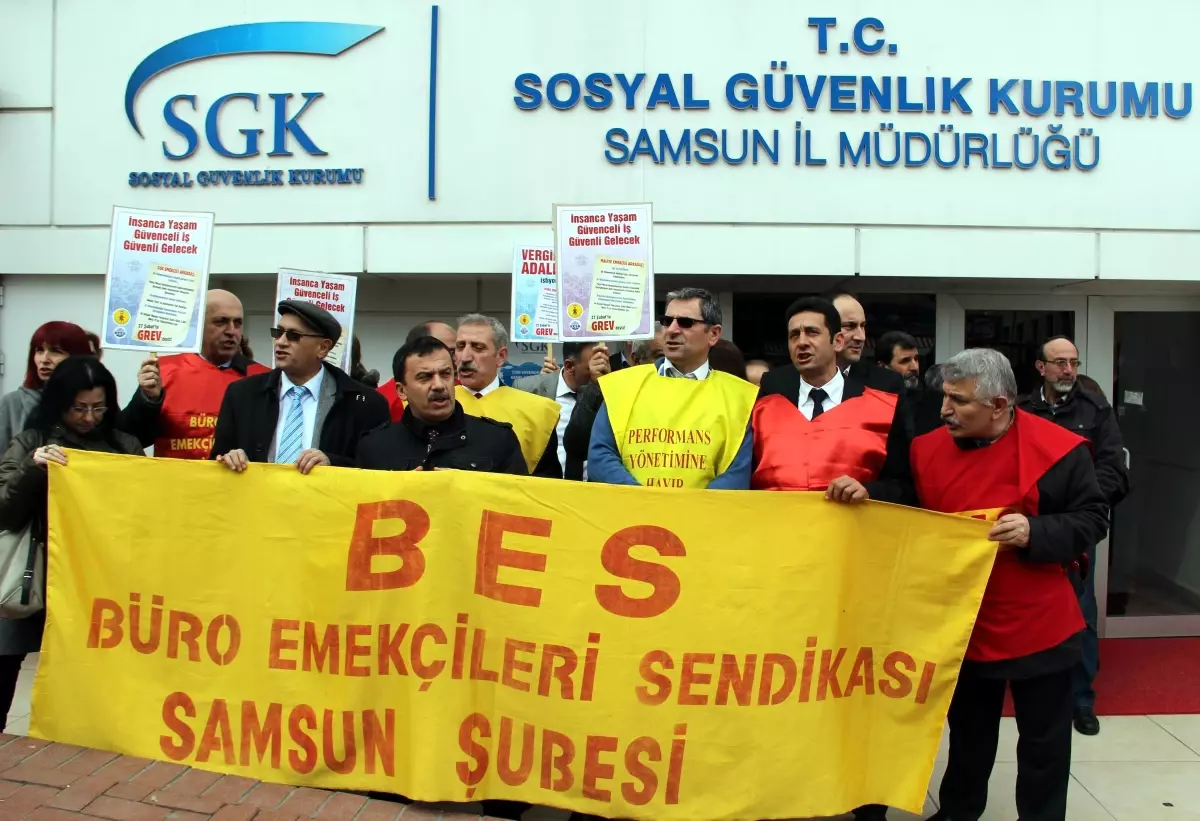 Kesk\'e Bağlı Bes Sendikası Greve Gidiyor