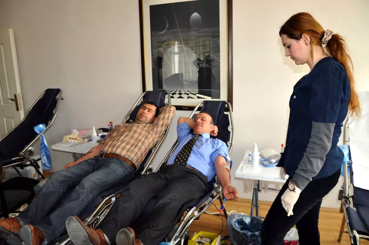 Kızılay Kan Merkezi Gemerek'te Kan Bağışı Topladı