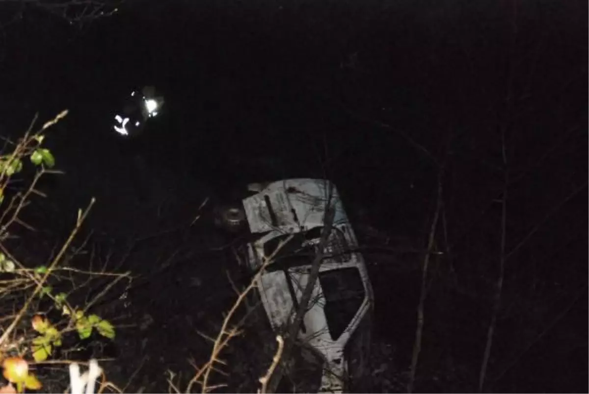 Kocaeli\'de İşçileri Taşıyan Minibüs Devrildi