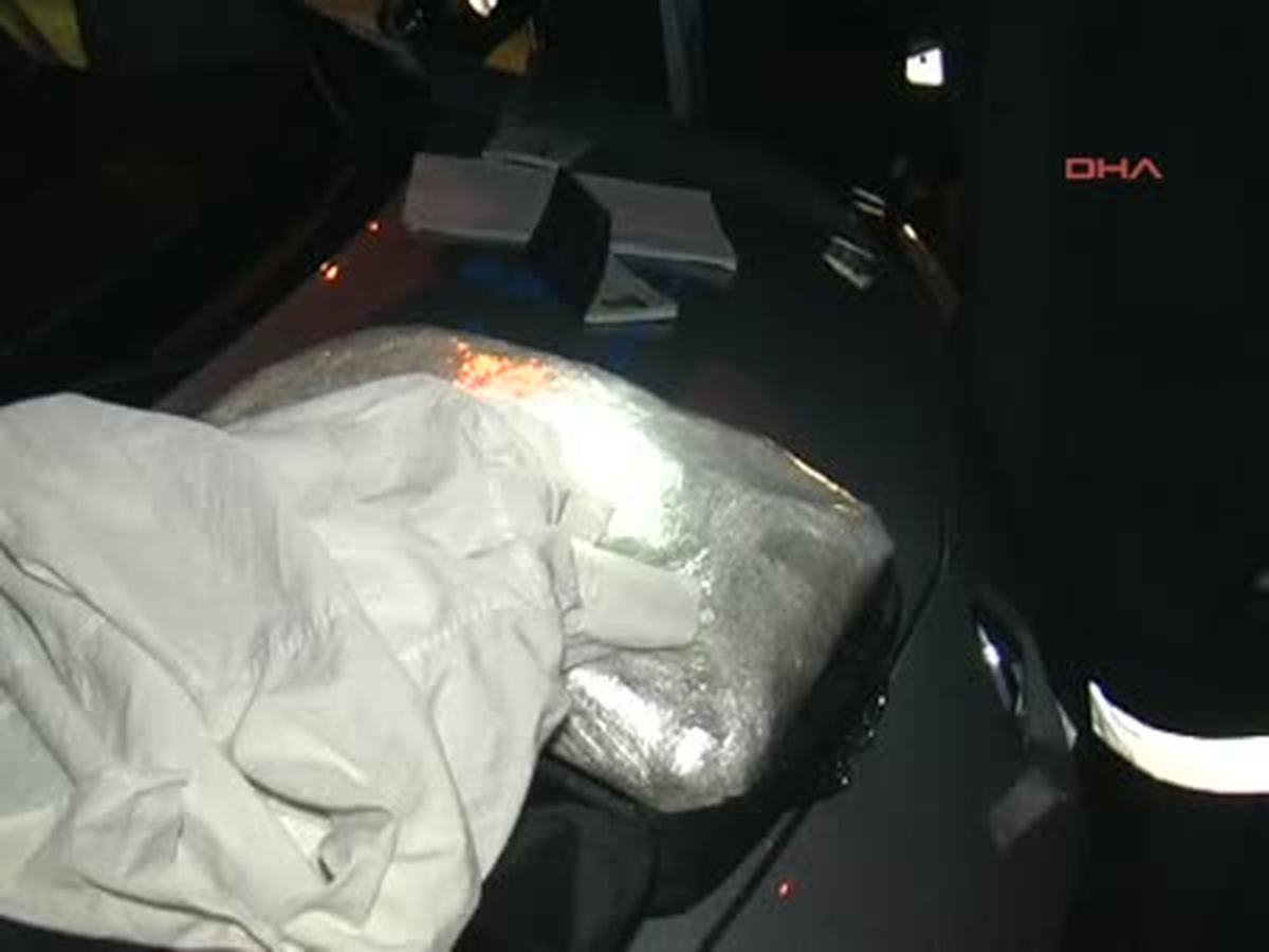 Konya Laptop Çantasında 1 Kilo 600 Gram Esrar Ele Geçirildi Laptop Çantasında 1 Kilo 600 Gram Esrar...