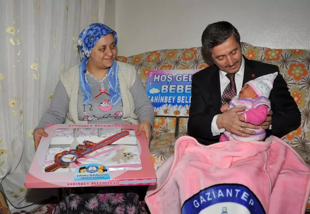 Şahinbey Belediyesi 8 Bin 456 Aileyi Hoşgeldin Bebek\'le Ziyaret Etti